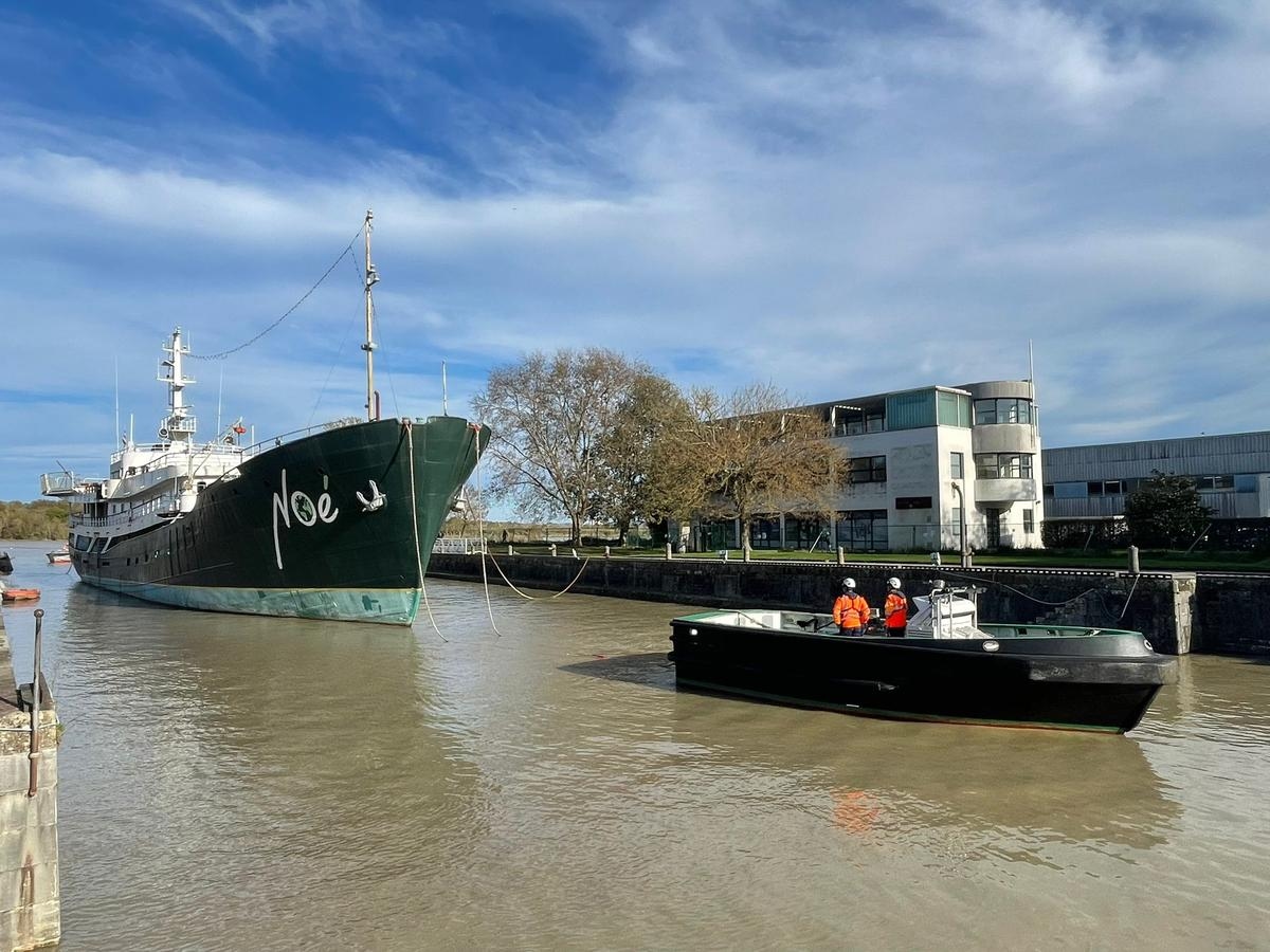 Video. Rochefort: Die „Noé“ hat das Arsenal verlassen und wird durch „L’Hermione“ ersetzt.