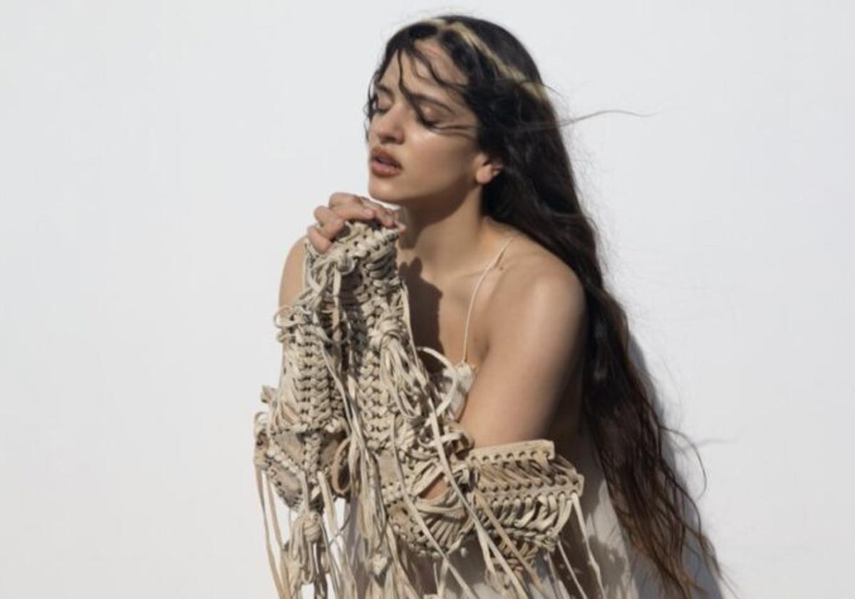 Rosalía deslumbra na apresentação da obra orquestral 'Lux' no MNAC.