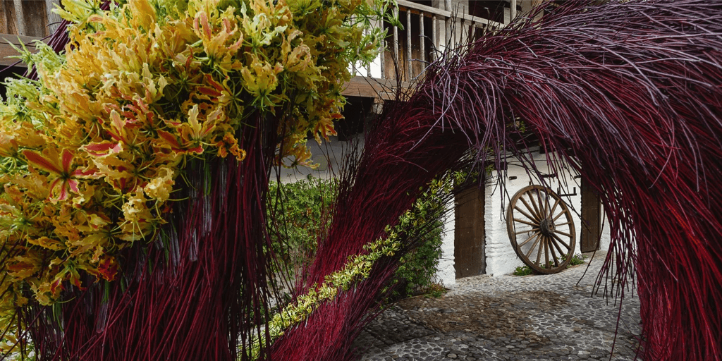 Uma das cidades mais bonitas da Espanha transforma suas ruas em exibições de flores.