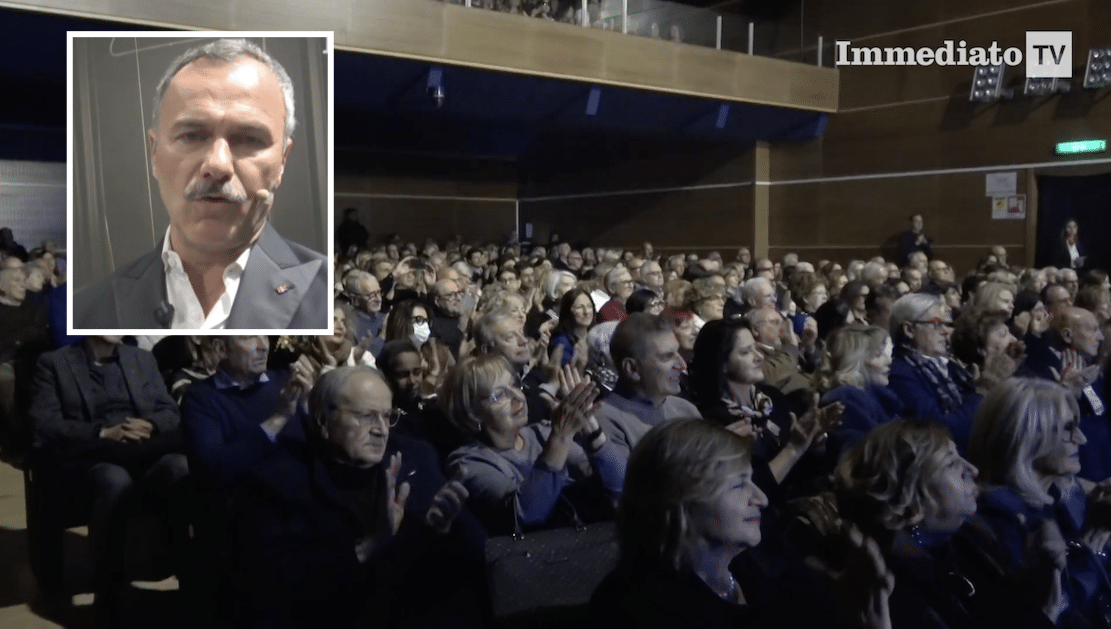 Das Teatro del Fuoco in Foggia eröffnet seine Saison mit Massimiliano Gallo und ist ausverkauft.