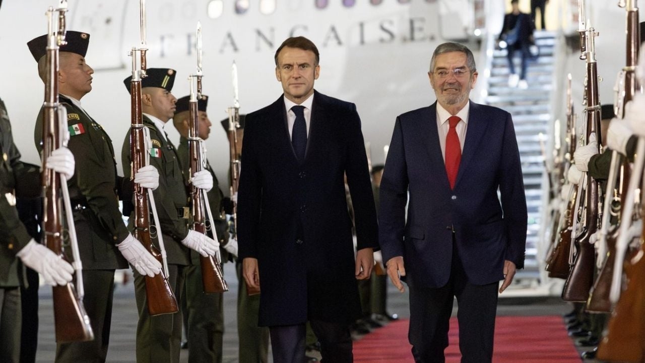 Emmanuel Macron arrive au Mexique ; il rencontrera Sheinbaum au Palais national.