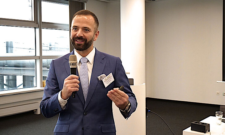 Tavsiye görevi: VUSR konferansında tartışma